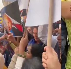 બાબાસાહેબ આંબેડકર મુદ્દે સંસદ પરિસરમાં ધક્કા પોલિટિક્સ,