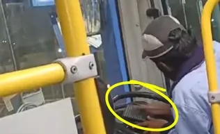 Rajkot: BRTSમાં સ્ટીયરિંગ પર માવો ઘસતા ડ્રાઇવરને કરવામાં આવ્યો સસ્પેન્ડ!