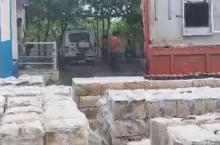 ભરૂચના દહેજમાં વિદેશી દારૂ ભરેલો આઈસર ટેમ્પો ઝડપાયો : પોલીસે ₹1 કરોડથી વધુનો મુદ્દામાલ કર્યો જપ્ત